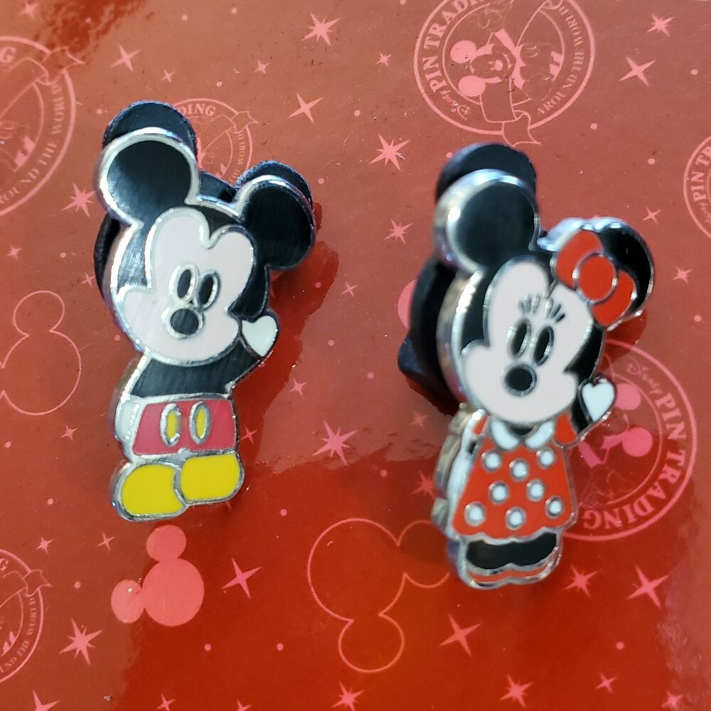 2 Cute Characters Disney Pins Mickey Mouse & Minnie Mouse